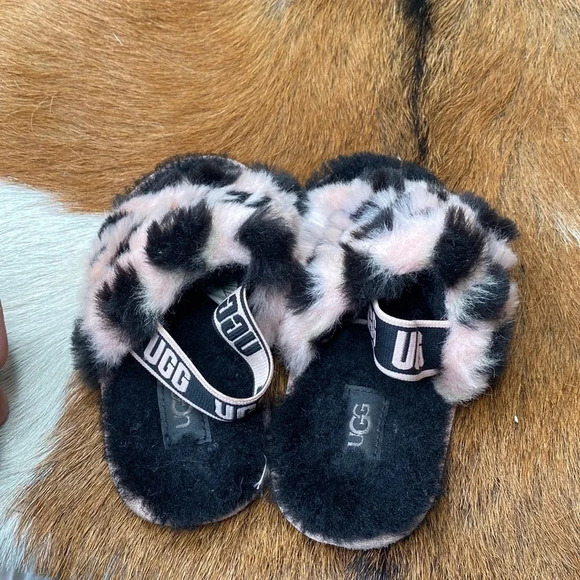 Kids baby UGG winter slippers size 8 check them out very nice thanks 🙏 - Picture 7 of 8